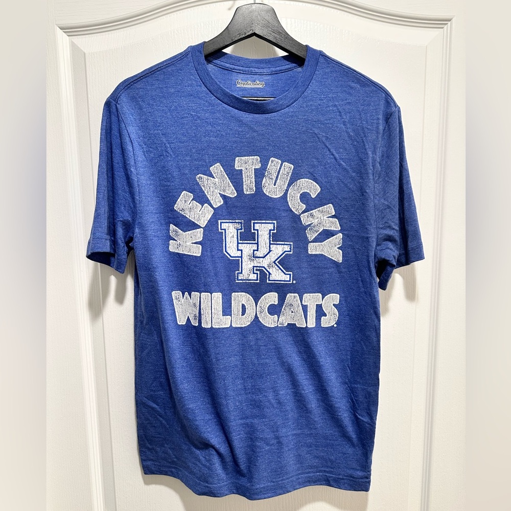 NCAA Kentucky Wildcats Captivating Men’s T-Shirt Blue Crew Neck, Size Small NWOT